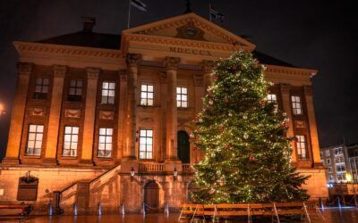 Kerstboom weer in vol ornaat