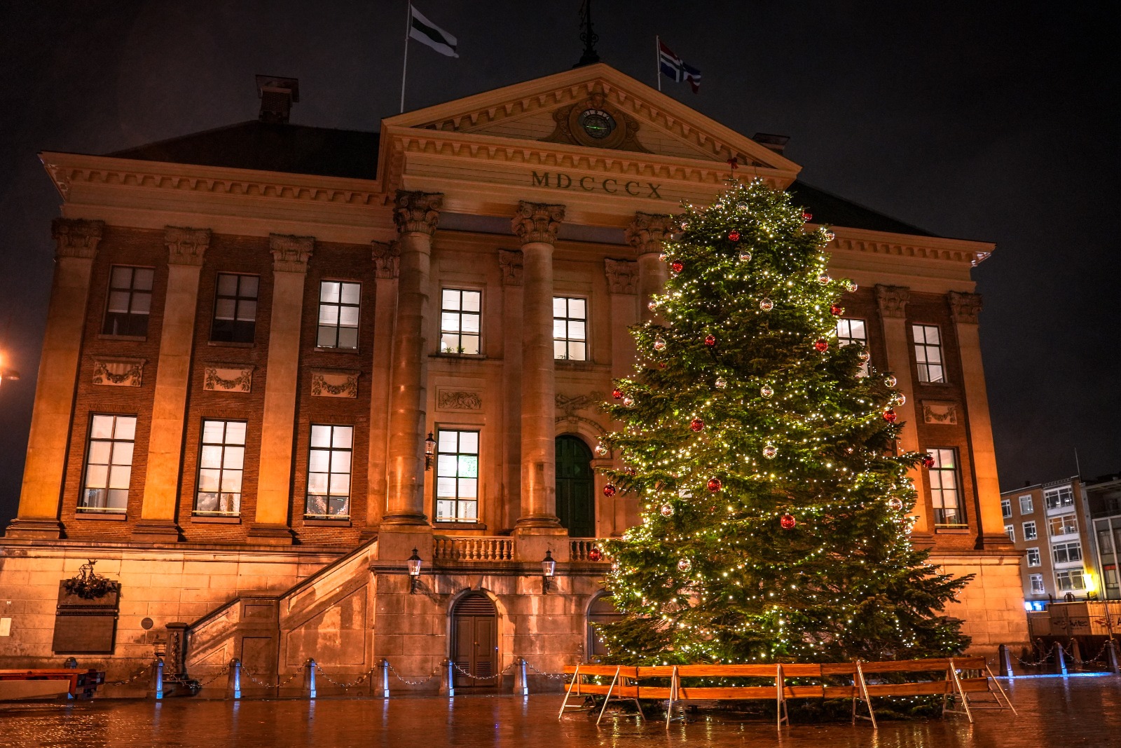 Kerstboom weer in vol ornaat Groningen City Club